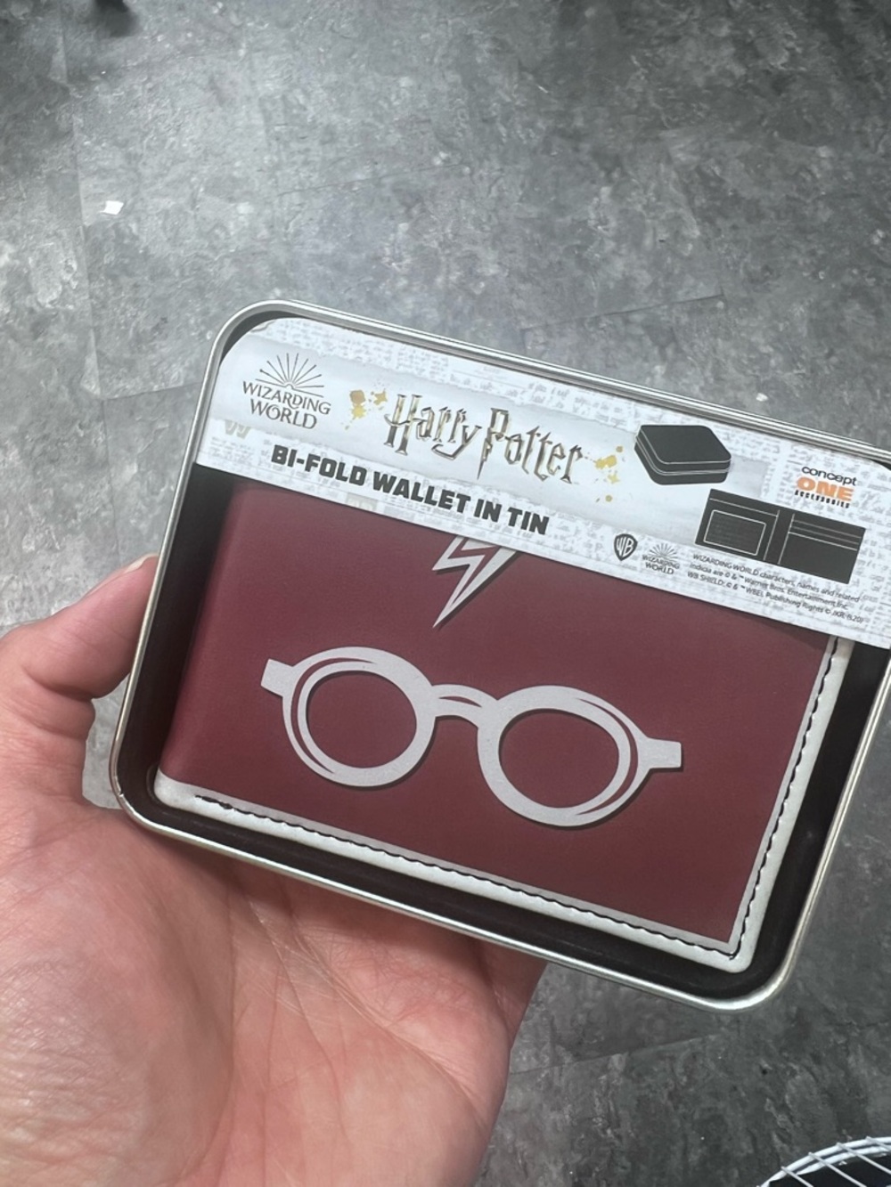 Harry Potter Burgundy Wallet Tin with Potter’s Glasses & Lightning